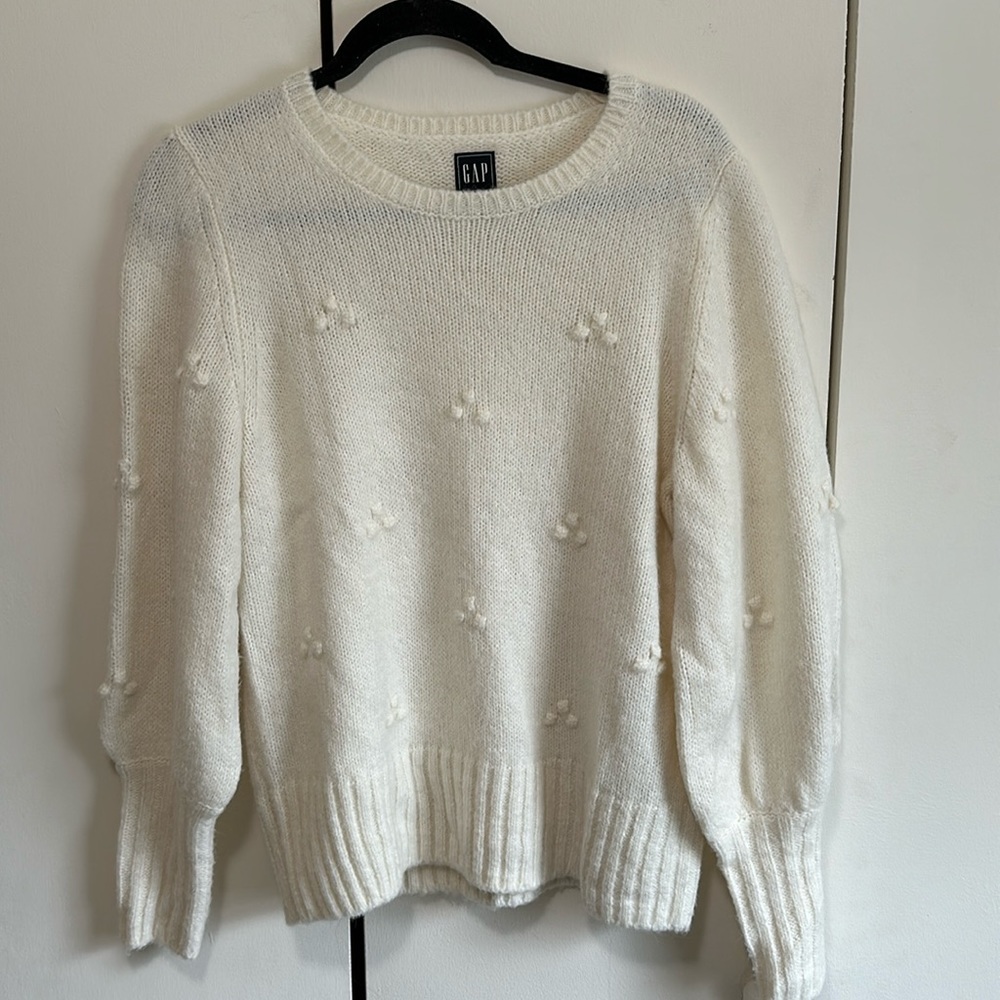 Cream/White Gap Sweater